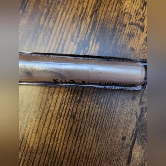 Liquid eyeshadow - Picture 2 of 3